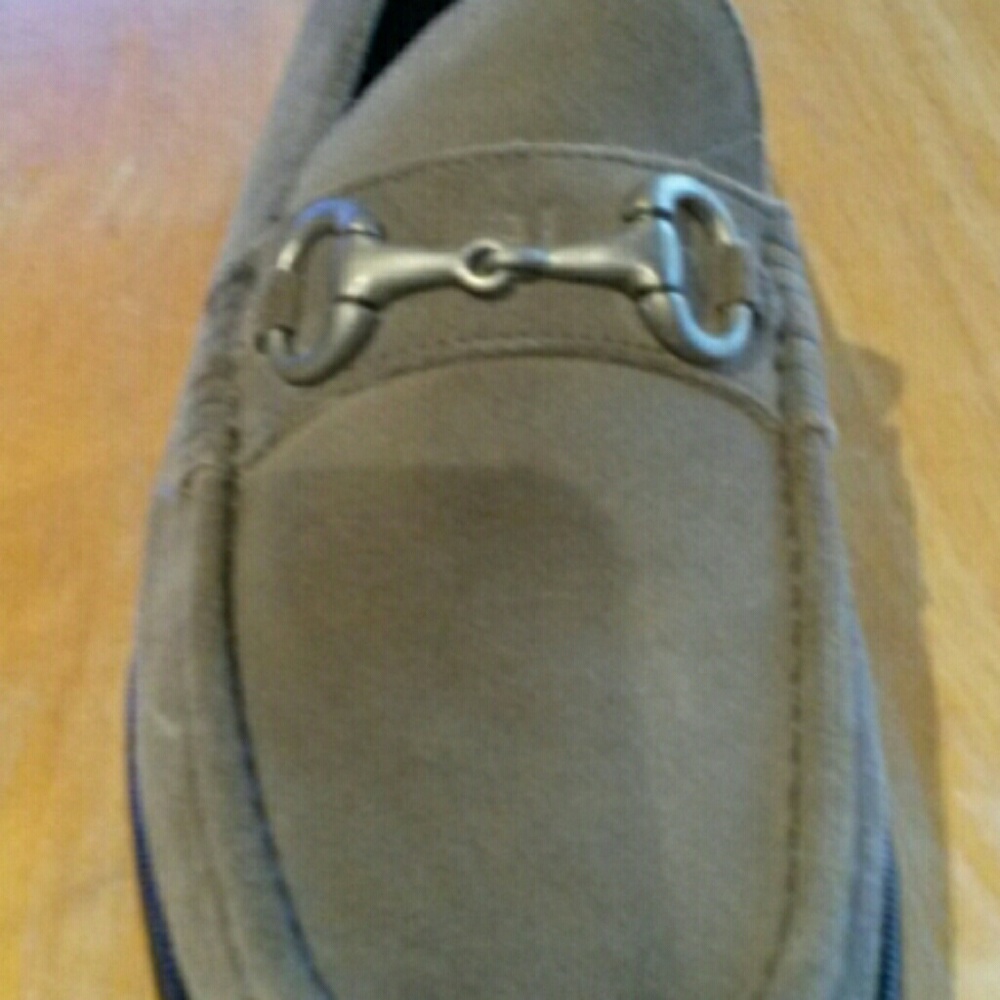 Men's light gray suede shoes